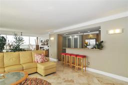 Picture of 3 Grove Isle Dr # C1110, Miami, FL 33133