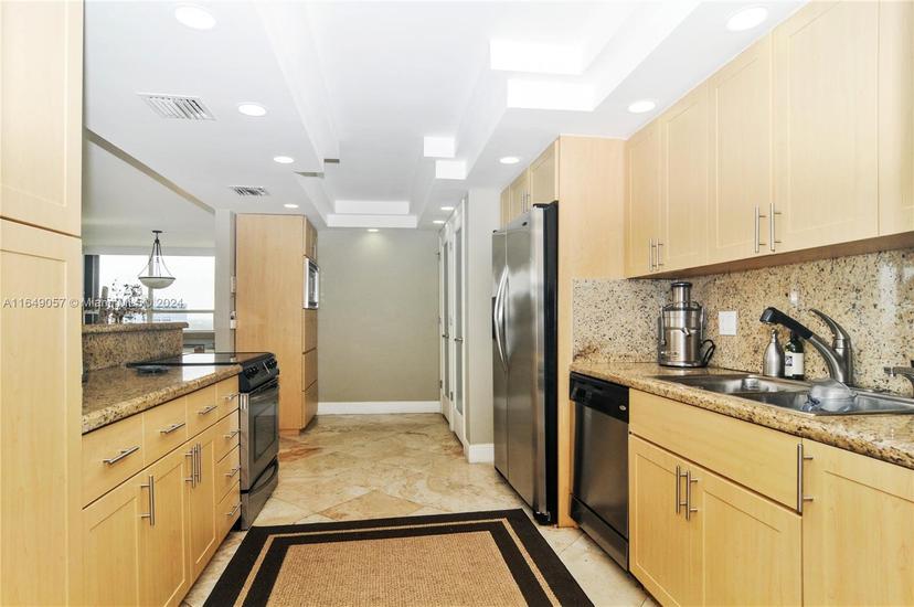 Picture of 3 Grove Isle Dr # C1110, Miami FL 33133