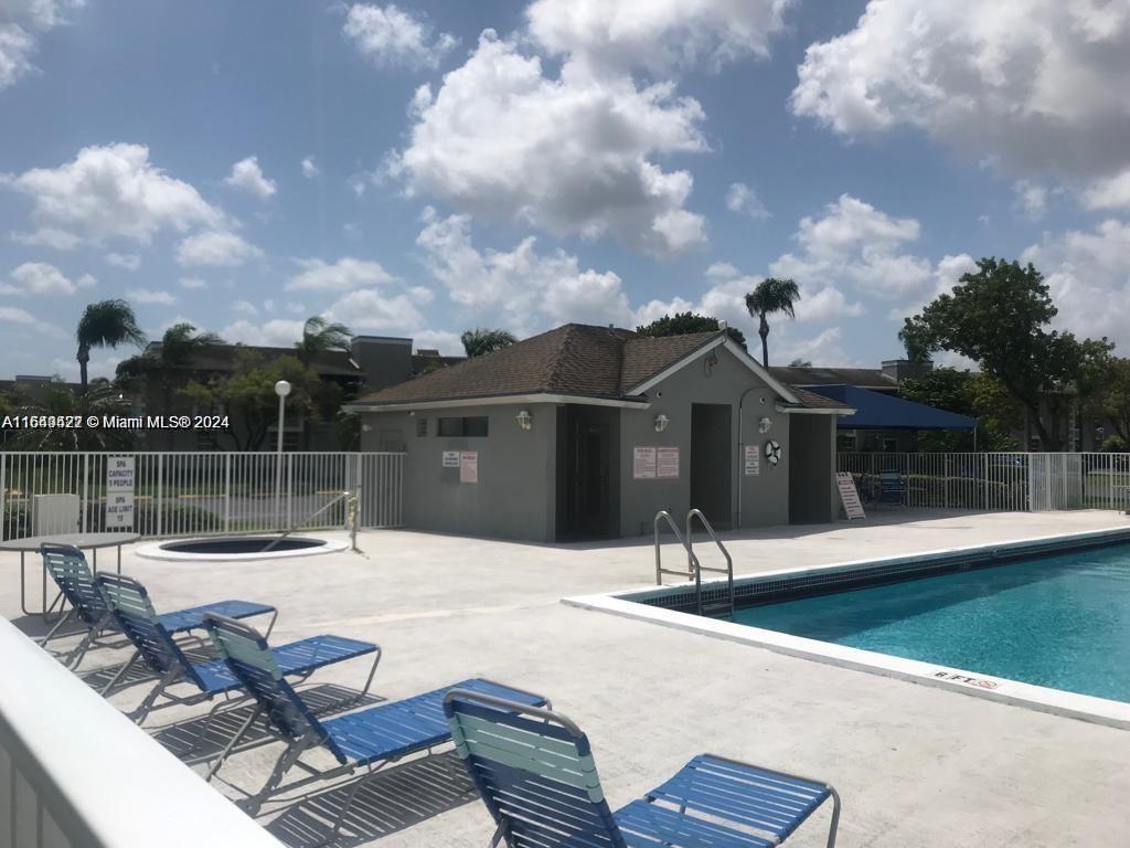 Picture of 438 NE 210Th Cir Ter # 4B, Miami, FL 33179