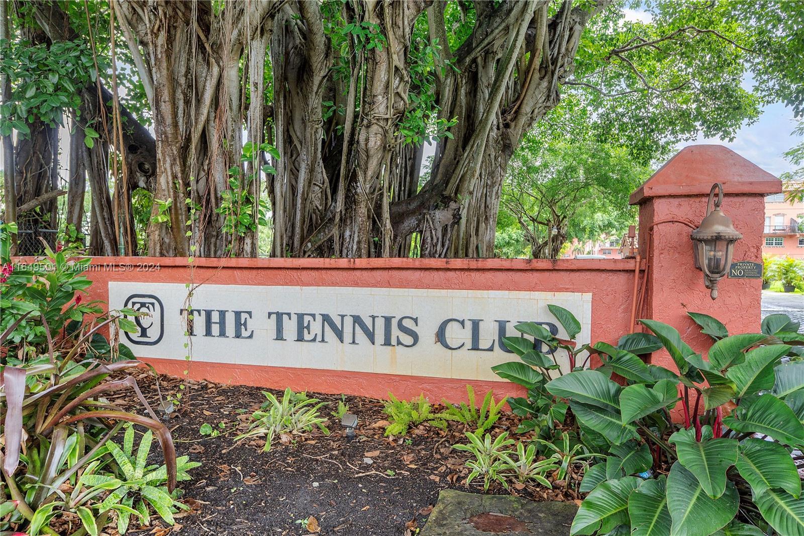Picture of 620 Tennis Club Dr # 111, Fort Lauderdale, FL 33311