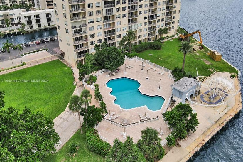 Picture of 11111 Biscayne Blvd # 7F, Miami FL 33181