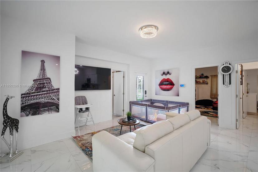 Picture of 925 NE 4Th St, Hallandale Beach FL 33009