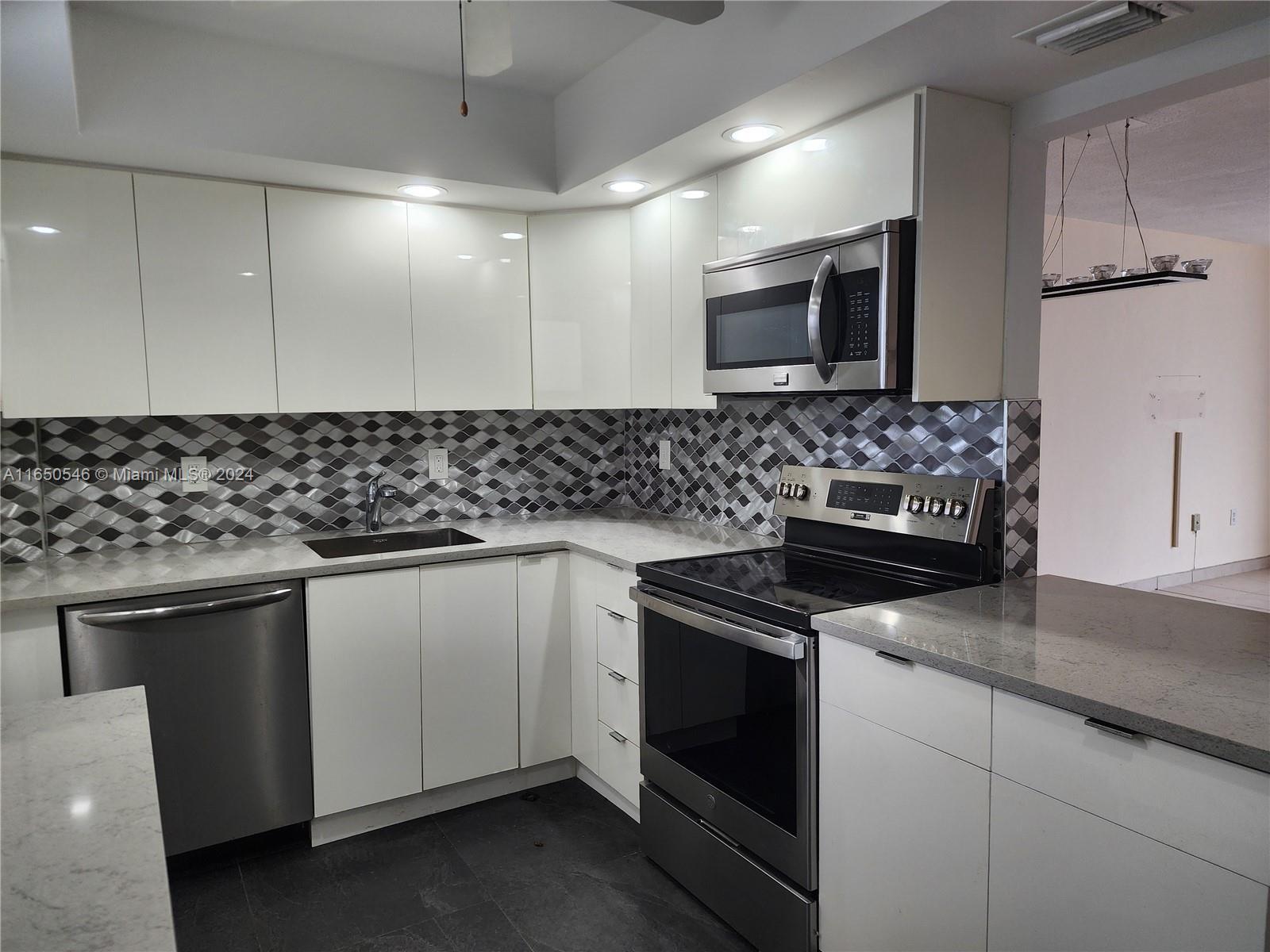 Picture of 2855 Leonard Dr # H406, Aventura, FL 33160