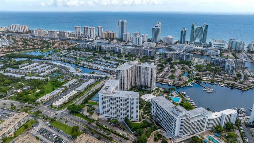 Picture of 2500 Parkview Dr # 517, Hallandale Beach FL 33009