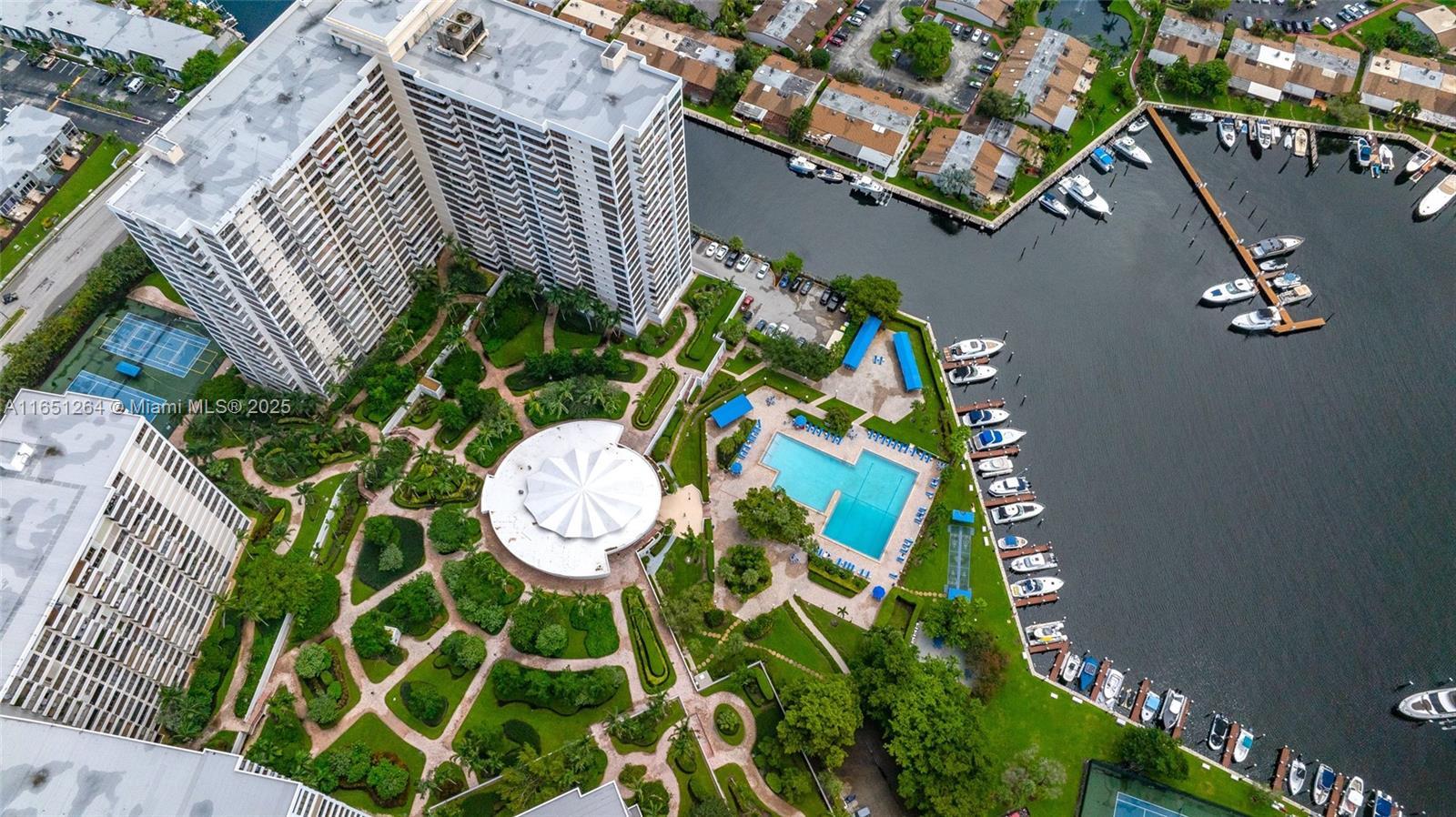 Picture of 2500 Parkview Dr # 517, Hallandale Beach, FL 33009
