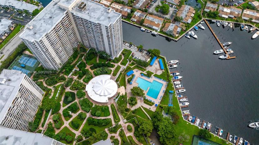 Picture of 2500 Parkview Dr # 517, Hallandale Beach FL 33009