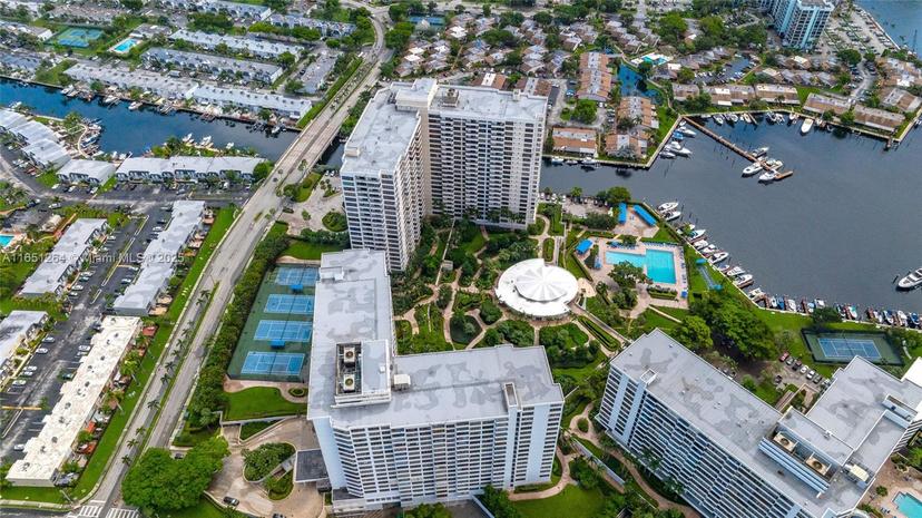 Picture of 2500 Parkview Dr # 517, Hallandale Beach FL 33009