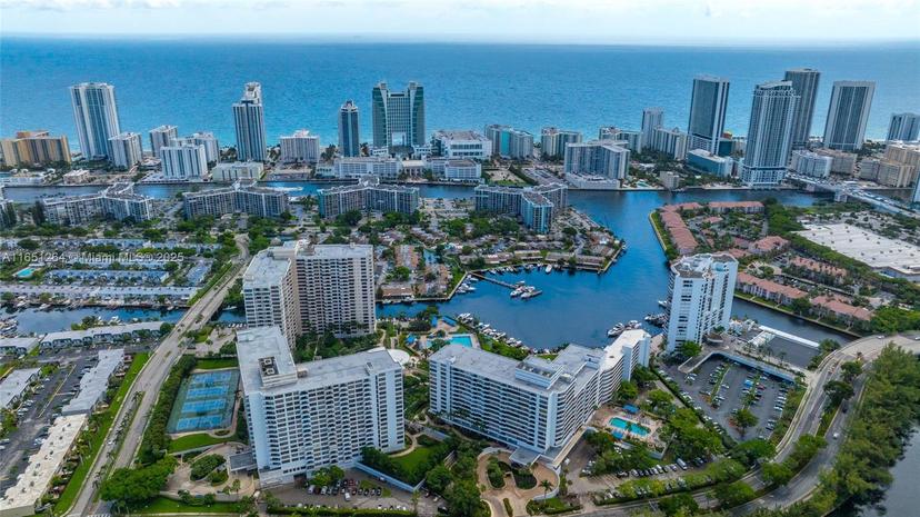 Picture of 2500 Parkview Dr # 517, Hallandale Beach FL 33009
