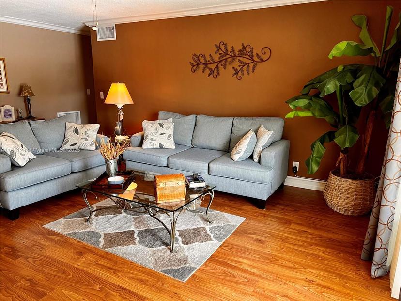 Picture of 700 Layne Blvd # 212, Hallandale Beach FL 33009