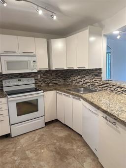 Picture of 1750 NE 191St St # 3, Miami, FL 33179
