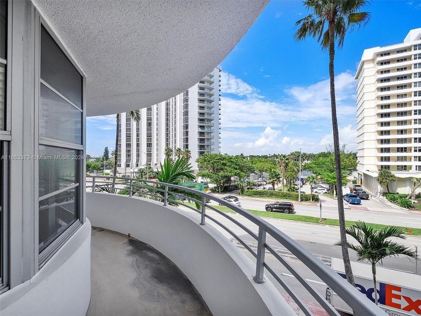 Picture of 5555 Collins Ave # 4S, Miami Beach FL 33140
