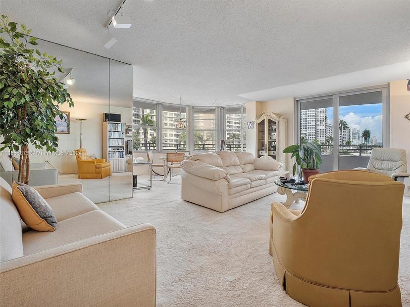 Picture of 5555 Collins Ave # 4S, Miami Beach FL 33140
