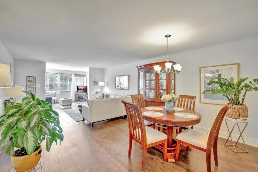Picture of 9861 Sunrise Lakes Blvd # 206, Sunrise FL 33322