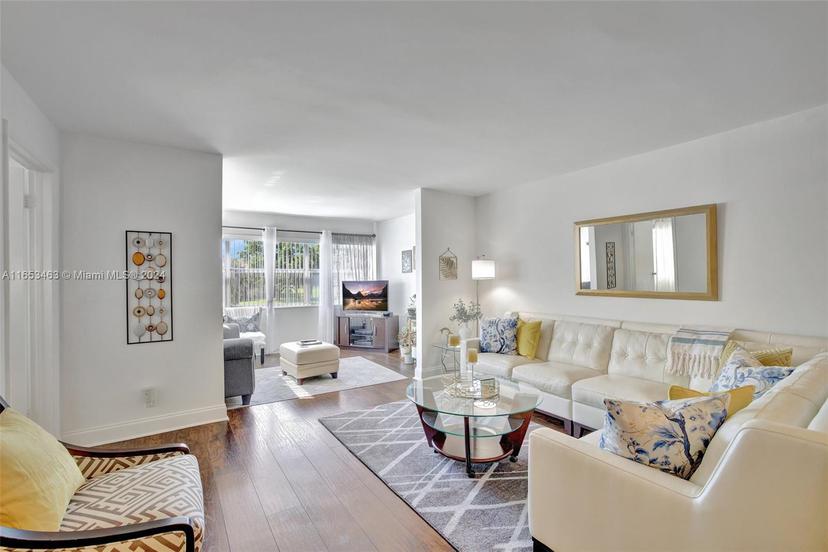Picture of 9861 Sunrise Lakes Blvd # 206, Sunrise FL 33322