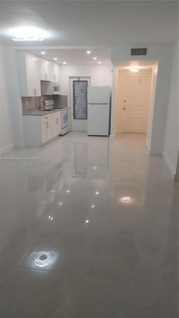 Picture of 1201 S Hillcrest Ct # 102, Hollywood, FL 33021