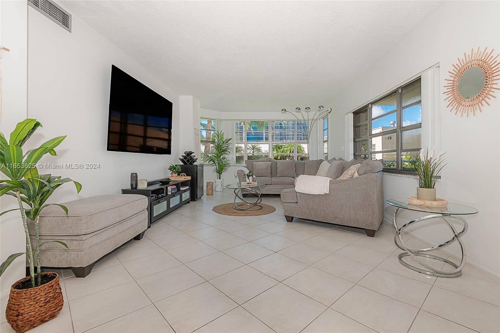 Picture of 1965 S Ocean Dr, Hallandale Beach, FL 33009