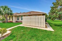 Picture of 1960 SE 1St Cir # 4B, Boynton Beach, FL 33435