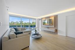 Picture of 20505 E Country Club Dr # 231, Aventura, FL 33180