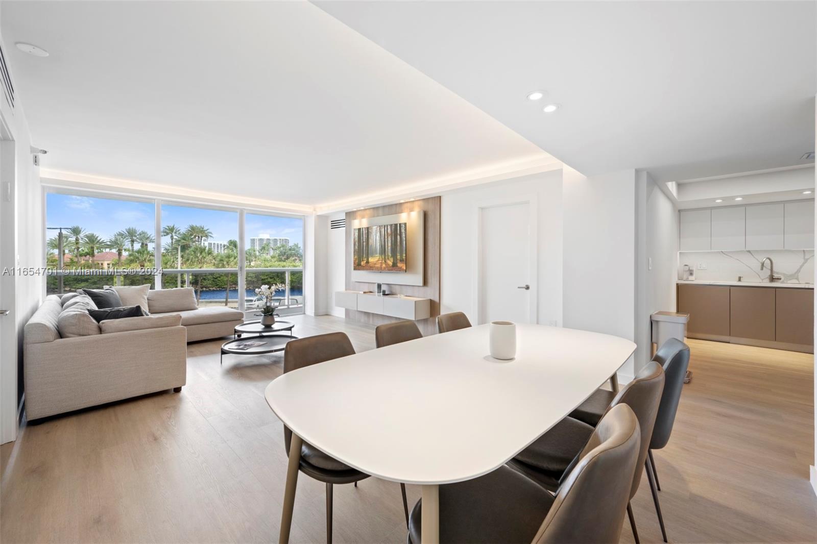 Picture of 20505 E Country Club Dr # 231, Aventura, FL 33180