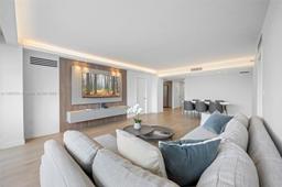 Picture of 20505 E Country Club Dr # 231, Aventura, FL 33180