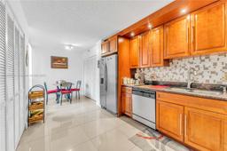 Picture of 900 NE 195Th St # 317, Miami, FL 33179