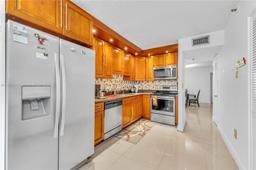 Picture of 900 NE 195Th St # 317, Miami, FL 33179