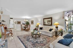 Picture of 400 Commodore Dr # 217, Plantation, FL 33325
