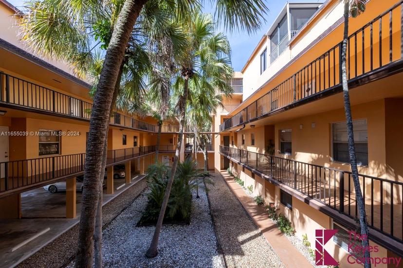Picture of 400 Commodore Dr # 217, Plantation FL 33325