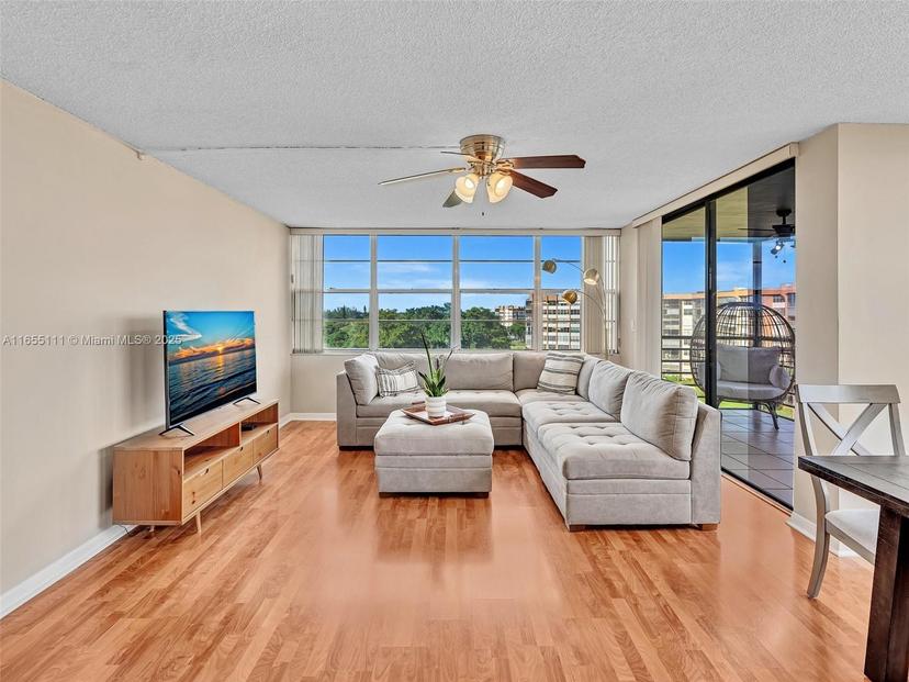 Picture of 900 Saint Charles Pl # 718, Pembroke Pines FL 33026