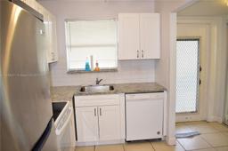Picture of 8450 Sunrise Lakes Blvd # 111, Sunrise, FL 33322