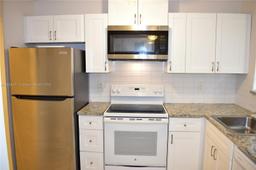 Picture of 8450 Sunrise Lakes Blvd # 111, Sunrise, FL 33322