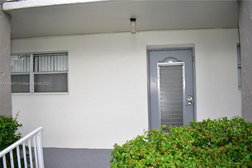 Picture of 8450 Sunrise Lakes Blvd # 111, Sunrise FL 33322
