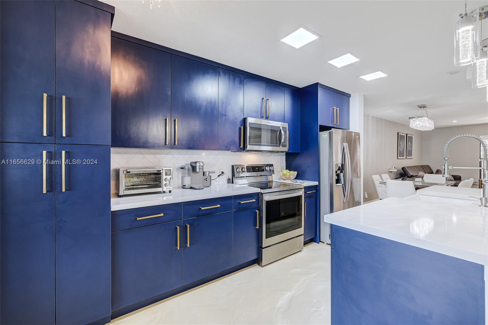 Picture of 1636 NW 113Th Way # 1636, Pembroke Pines, FL 33026