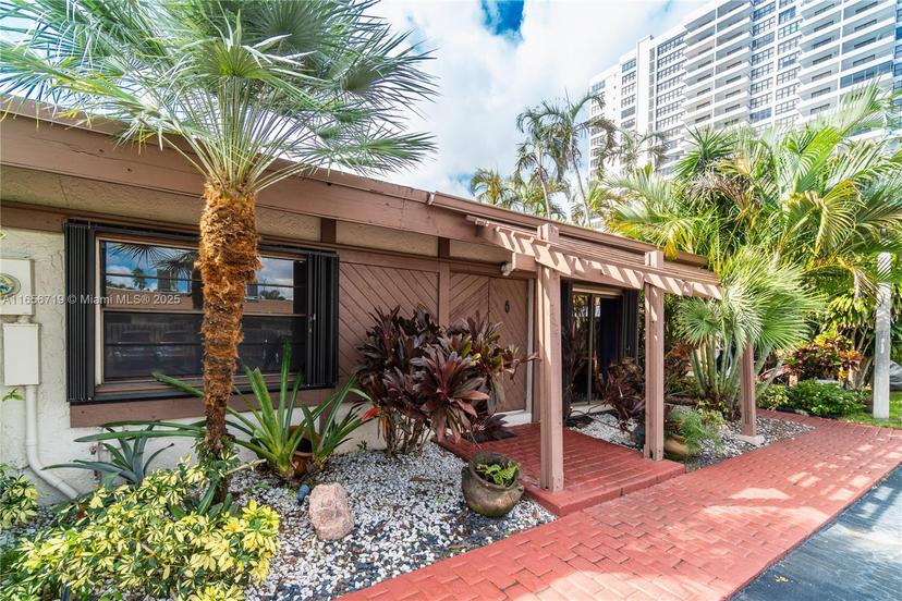 Picture of 2627 S Parkview Dr # 2627, Hallandale Beach FL 33009