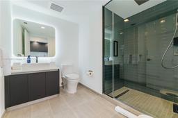Picture of 227 NE 2Nd St # 2908, Miami, FL 33132