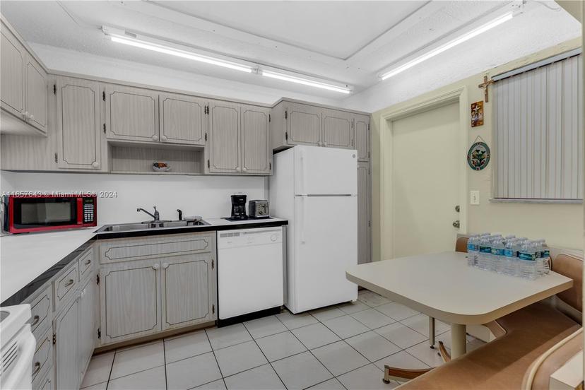 Picture of 215 SE 3Rd Ave # 407B, Hallandale Beach FL 33009