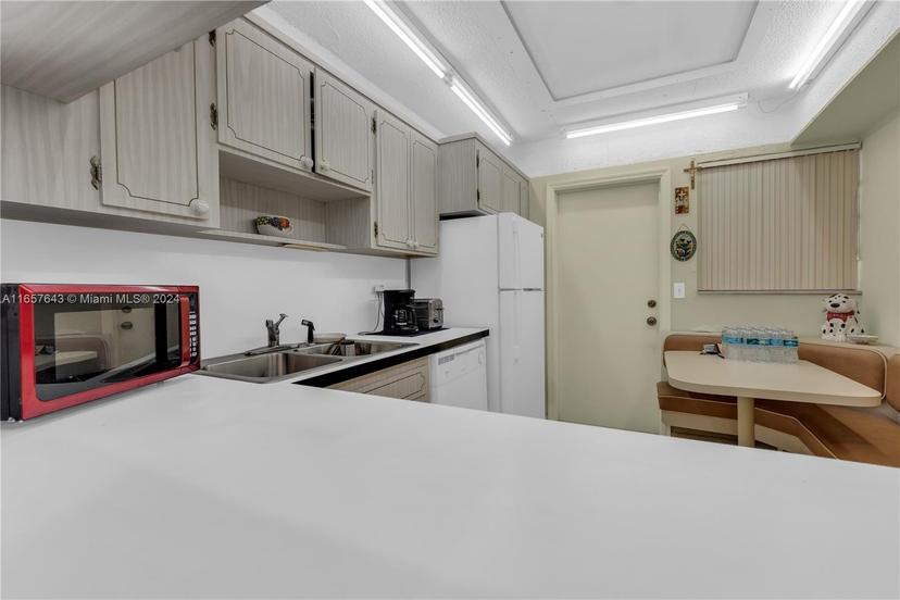 Picture of 215 SE 3Rd Ave # 407B, Hallandale Beach FL 33009
