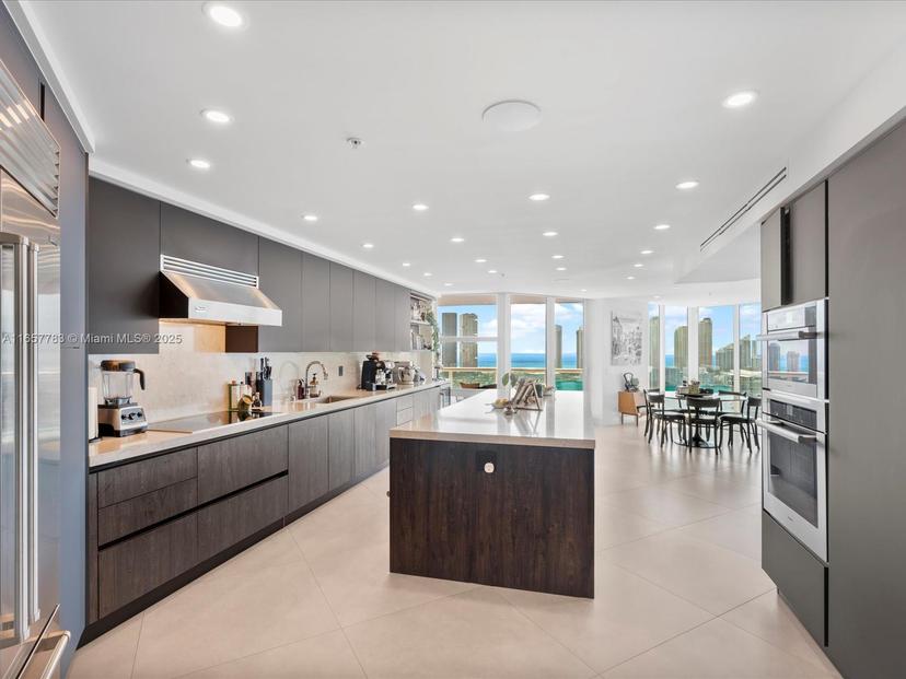 Picture of 3370 Hidden Bay Dr # 2900, Aventura FL 33180