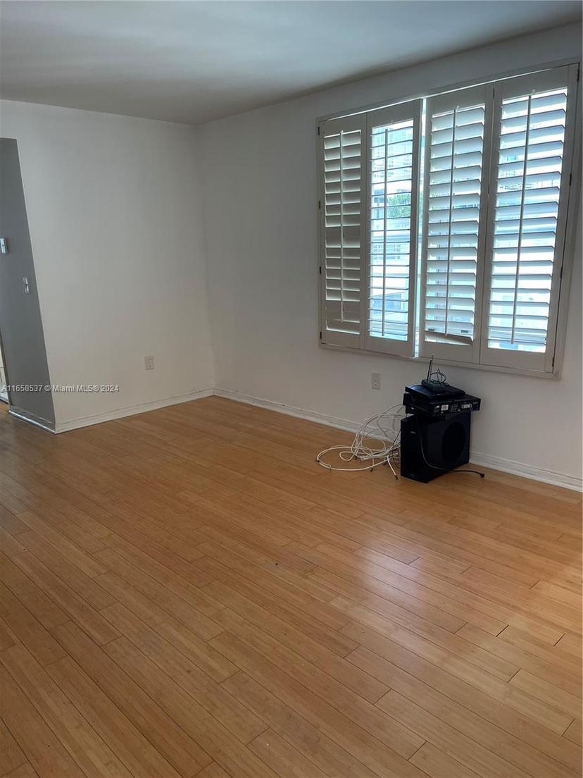 Picture of 1460 Ocean Dr # 302, Miami Beach FL 33139