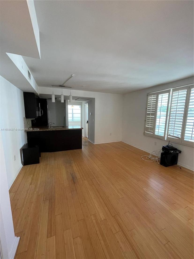 Picture of 1460 Ocean Dr # 302, Miami Beach FL 33139