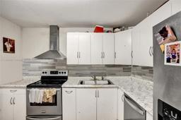 Picture of 6061 N Falls Cir Dr # 110, Lauderhill, FL 33319