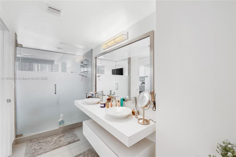 Picture of 92 SW 3Rd St # 1203, Miami FL 33130