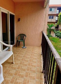 Picture of 1900 W 68Th St # D205, Hialeah, FL 33014