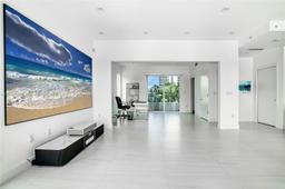 Picture of 6100 N Ocean Dr # 2N, Hollywood, FL 33019