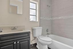Picture of 650 NE 178Th St, Miami, FL 33162