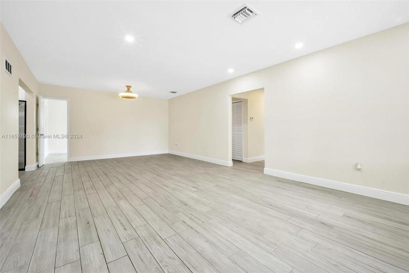 Picture of 685 NE 172Nd St, Miami FL 33162