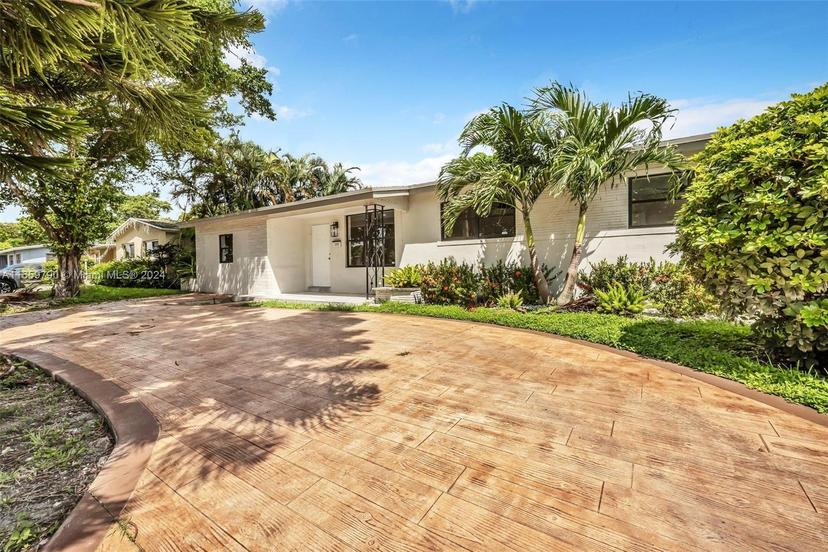Picture of 685 NE 172Nd St, Miami FL 33162