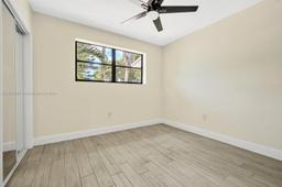 Picture of 685 NE 172Nd St, Miami, FL 33162