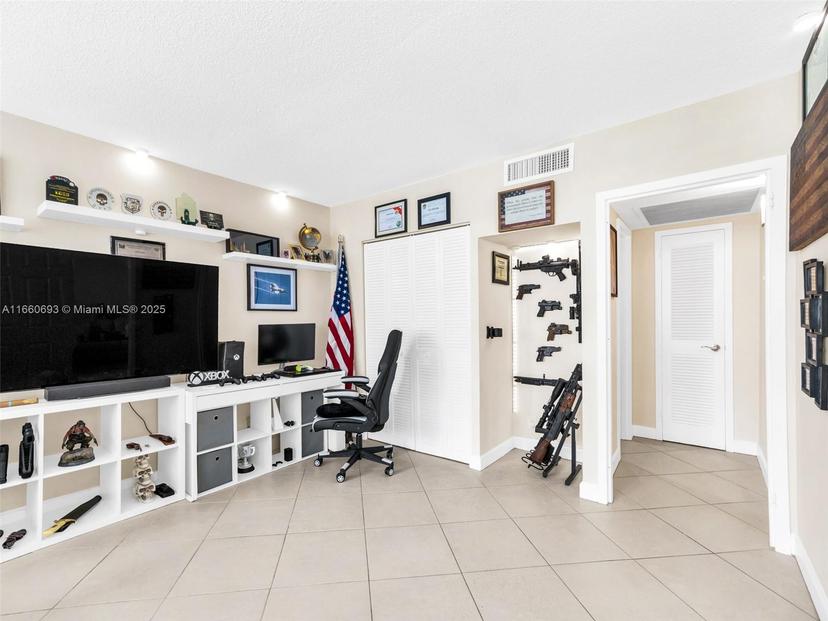 Picture of 2030 S Ocean Dr # 523, Hallandale Beach FL 33009