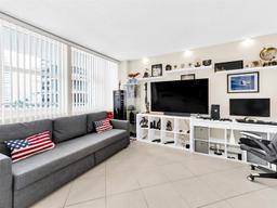Picture of 2030 S Ocean Dr # 523, Hallandale Beach, FL 33009